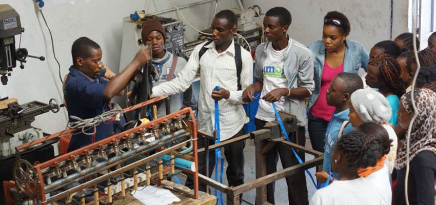 Inventor Bernard Kiwia (left) is strengthening the innovation ecosystem in Arusha, Tanzania by offering workspace, shared tools, and training to tech-oriented social entrepreneurs at Twende, an IDIN innovation center partner. Credit: Twende 
