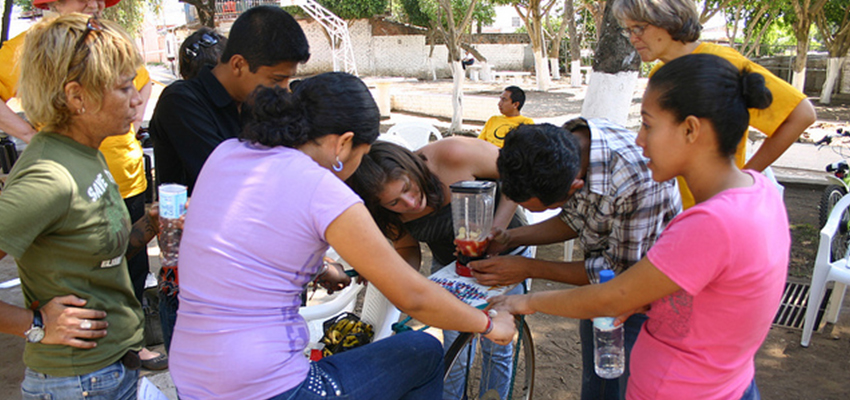 D-Lab students and Amy Smith working on a "bici-blender," El Salvador, 2013.