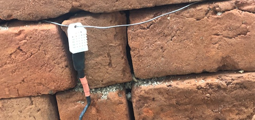 Brick ECC with sensor to measure temperature and humidity