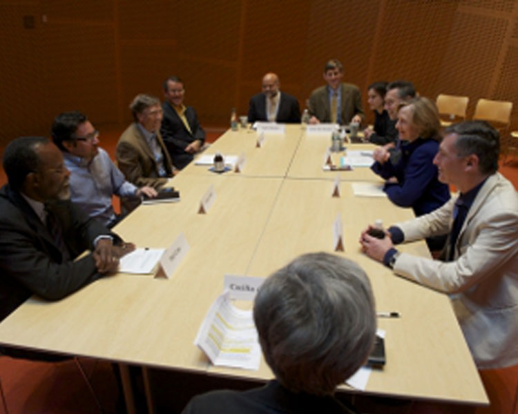 Bill Gates meets with MIT faculty to discuss issues related to global poverty. Photo: Justin Knight. Source: MIT News
