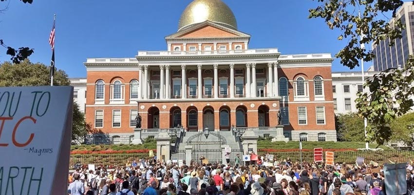 Lecturer Susan Murcott met many members of her EC.719 / EC.789 (Water, Climate Change, and Health) D-Lab class for the first time at the Boston climate strike on Sept. 20, 2019. Photo: Susan Murcott 