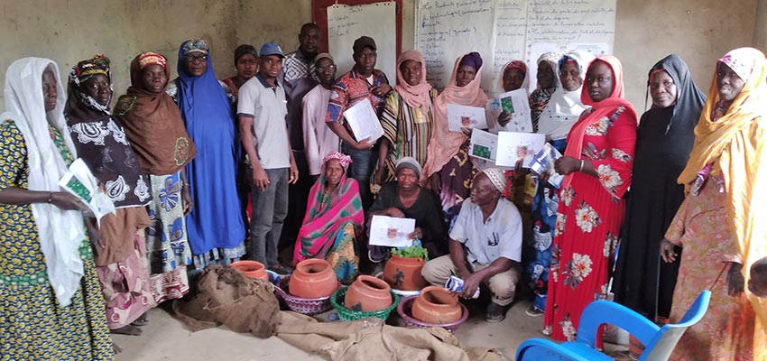 Clay pot cooler training at the Anya-Lobo Cooperative Society in Mopti, Mali. Photo credit: Djiguiba Boureima 