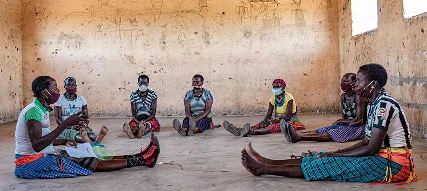 A therapy group run for women in Uganda. Photo: bit.ly/3LVpoUH