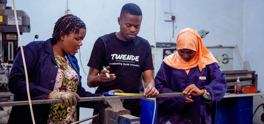 Guided by a Twende technical mentor, two university graduates gain hands-on experience in prototyping innovative solutions. Photo: Gabriel Joseph (Bee You Media)