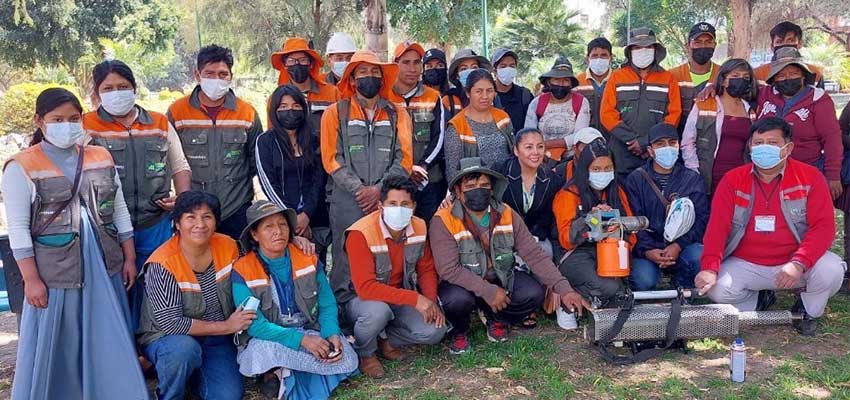 Collective impact: Community members and Ecorecolectoras unite to create a cleaner and more sustainable environment in Cochabamba. Photo: Courtesy of Carola Ortuno