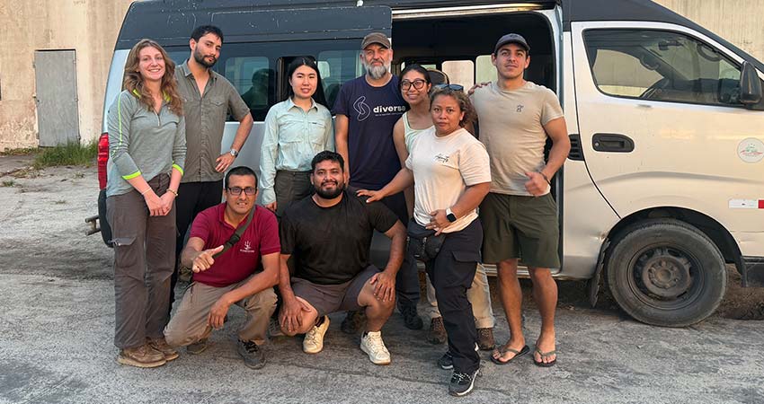 Amanatari and MIT team take a group photo in Iquitos, Peru. Photo: Courtesy MIT D-Lab