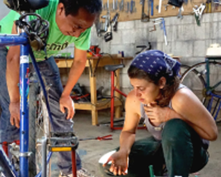 Carolos in the Bici-Tec workshop with Charlotte Fagan, International Director of Programs for Bikes Not Bombs. 