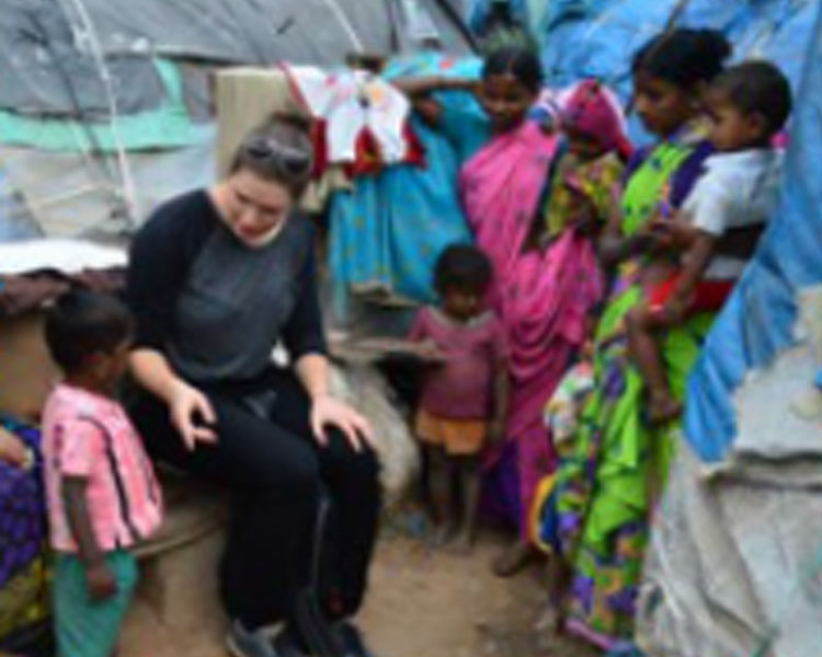 Ola Kalinowska visiting a Bangalore slum.