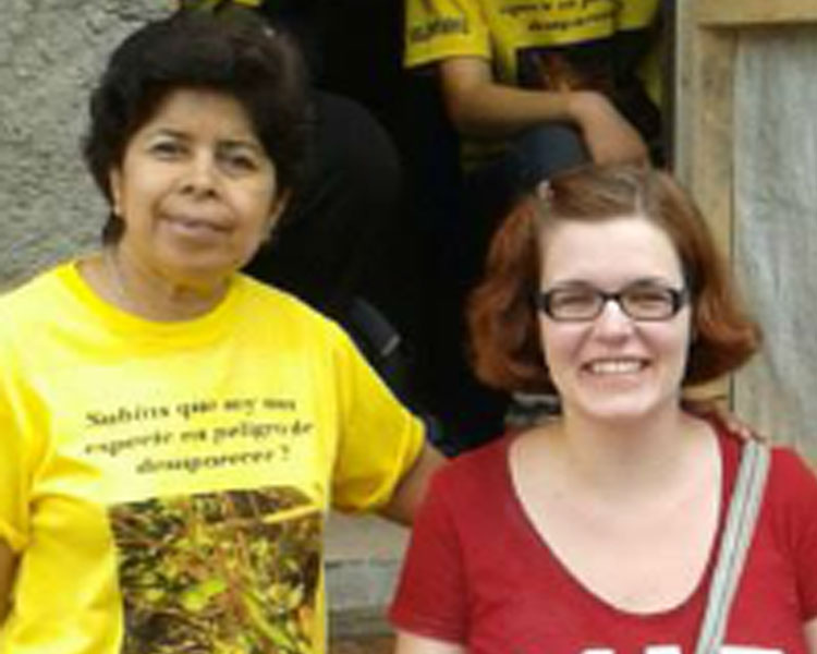 ASAPROSAR's Martiza Rodriguez (left) with D-Lab's Libby Hsu (right) in Santa Ana, El Salvador.