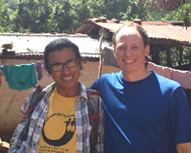 ASAPROSAR's Geovany Moreno (left) and D-Lab's Eric Verploegen (right).
