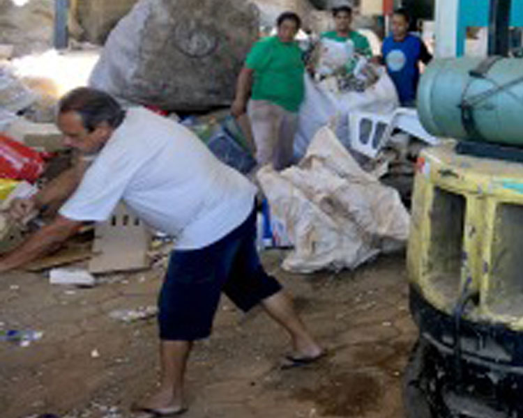 Additional members of the ACAMAR Association working in Lavras, Minas Gerais.